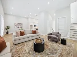 Luxury 4-Story, Rooftop Deck in Houston