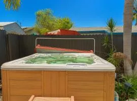 EPIC Bright Modern 3BR Home • Jacuzzi • Near Beach