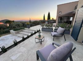 Sunny Year-Round Provençal Luxury Retreat, hotel en Saint-Saturnin-lès-Apt