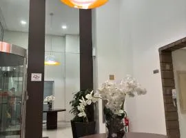 ORANGE ONE - No Brás com varanda e estacionamento incluso