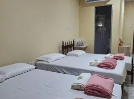 Quarto completo com varanda