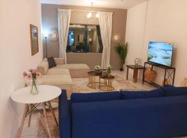 Beautiful 3-bedroom Family Apartment near Buhaira Corniche, hotel in Sharjah