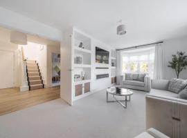 Spacious 4 Bed Home for Contractors & Families, hotel v destinaci Blunham