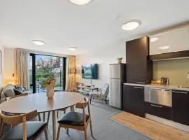 2 Bedroom Lakeside 5 Min Flat Walk To Town