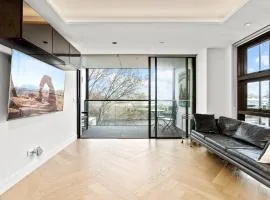 Beautiful 2-Bed Unit In Incredible Location