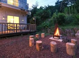 イヌサウナリゾート伊豆白浜 愛犬と焚火とバレルサウナの暖かいヴィラ