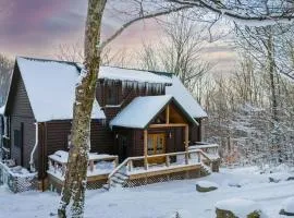 5 Min to Ski Private 2 Acres Creek Hot Tub Game Room Fire Pit
