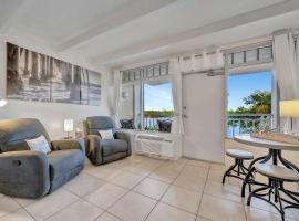 Sunset Suite Heated Pool Tennis & Gym Balcony, Hotel in Ruskin