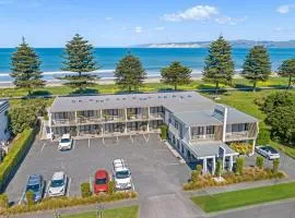 Whispering Sands Beachfront Motel