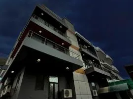 Townhouse Happy Keys Near Iskcon Temple Noida