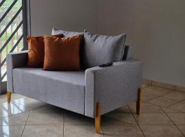 Apartamento central completo, &kappa;&alpha;&tau;ά&lambda;&upsilon;&mu;&alpha; &mu;&epsilon; &kappa;&omicron;&upsilon;&zeta;ί&nu;&alpha; &sigma;&epsilon; Tangara da Serra