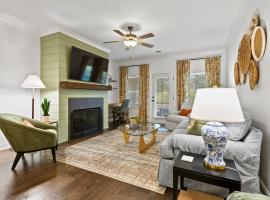 Farmville Lakes Tailored Townhouse, hotel em Auburn