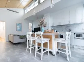 The Blue Door Heritage 2BR Cottage in CBD