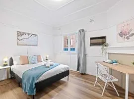 Boutique Double Room - Centrally Located at Granville - Shared Bathroom