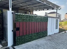 Nevia House - Comfortable Place With Family