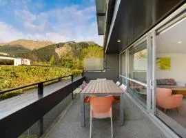 Hallenstein Street Retreat 3Bedroom Queenstown Home