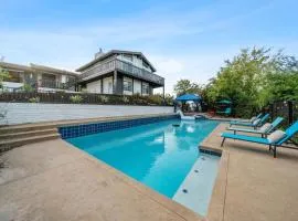 Entire Private Pool, Grand View, King Bed, Spacious, Parking, Available Now