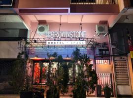 The Brownstone Hostel & Space, hotel en Ipoh