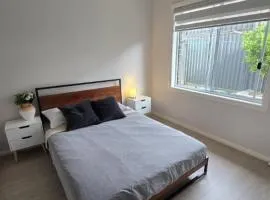 Luxurious new 5 bedroom house and Double garage