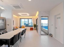 The Blue 101 Pool Villa, hotel v destinaci Hajŏng-ni