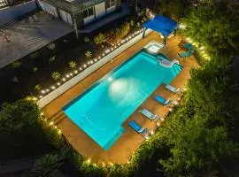 Entire Private Pool, Big Yard, View, 4BR, King Bed, 10 Parking, Available Now