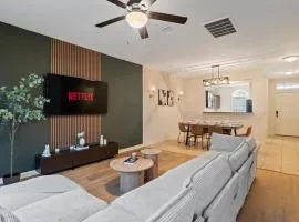 Spacious 5BR Home near IAH airport - Sleeps 16