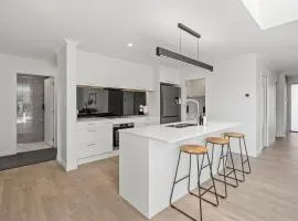 Kamo Oasis - Your Modern Home Away From Home