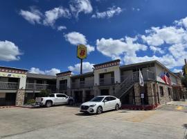 Super 8 by Wyndham McAllen-Downtown-Airport-LA Plaza Mall, hotel en McAllen