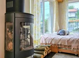 Ma-Bebe Play House with Private Sauna --- Lake, Parks and SPA Pools in 5 min