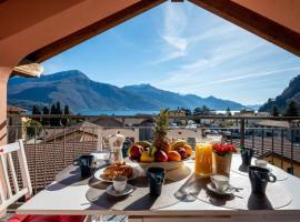 Art Music House Lake Como Beach 5 minutes walk, ξενοδοχείο σε Dongo