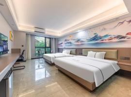 Haier International Hotel Vientiane Wattay Airport Branch offers free airport pick-up and drop-off upon prior reservation., hotel en Vientián