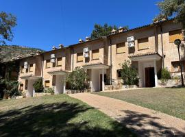 Residencial Los Robles, country house in Arroyo Frio