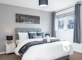 Elegant 3BR Home, City Centre and Free Parking, hotel in Edinburgh