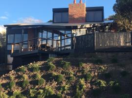 Ocean Views - Ocean Grove, Spectacular Family Home in sought after Location、オーシャン・グローブのホテル