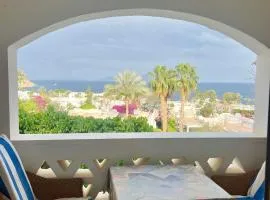 Sea View Apartment with Full kitchen and living room