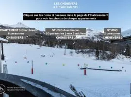 LES CHENEVERS