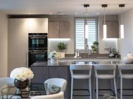 Elliot Oliver - Luxury 2 Bedroom, 2 Bathroom Apt with Parking