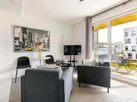 FIRST Modern Studio/ balcony/ free car park/ 2P