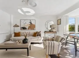 Elegant 1-Bed Flat with Parking & Long Walk Views