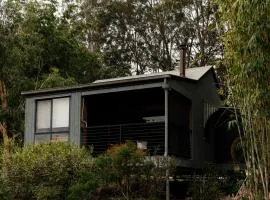 Tuckeroo Cottages & Gardens - Blue Wren & Kookaburra