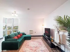 Charming 2 Bed Apartment In Central Leeds Sleeps 6