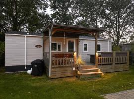 Chalet JT08 in Renesse, hotel in Renesse
