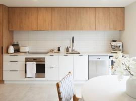 Spacious 3 Bedroom Townhouse Steps from the CBD, hotel en Linwood