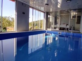 Gyps Vikendica with Swimming Pool and Sauna, hotel in Tuzla