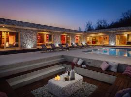 Villa Fantazija - Split by Villas Guide, hotel in Klanac