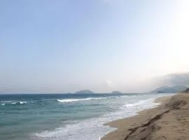 Apartamento c Varanda, Garagem e Perto das Praias