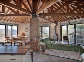 Orama Mountain Villa Farmakas, hotel in Nicosia