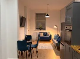 Home Near Etihad, Free Parking, Workplace & Garden