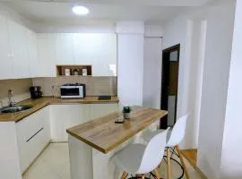 Lihnidos Home, Central Stay, Wi-Fi, near Lake, AC