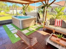 Spacious 5BR Private Home, Private Pool & Salt Water Spa, Minutes from Beaches